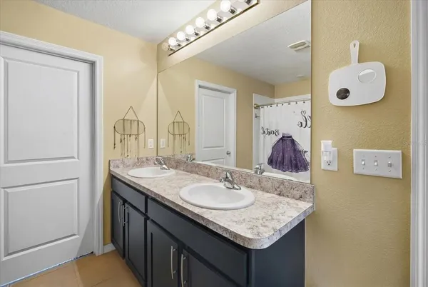 $400,000 | 8201 Bilston Village Lane, Gibsonton, FL 33534