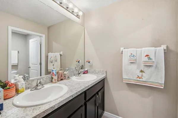$400,000 | 8201 Bilston Village Lane, Gibsonton, FL 33534