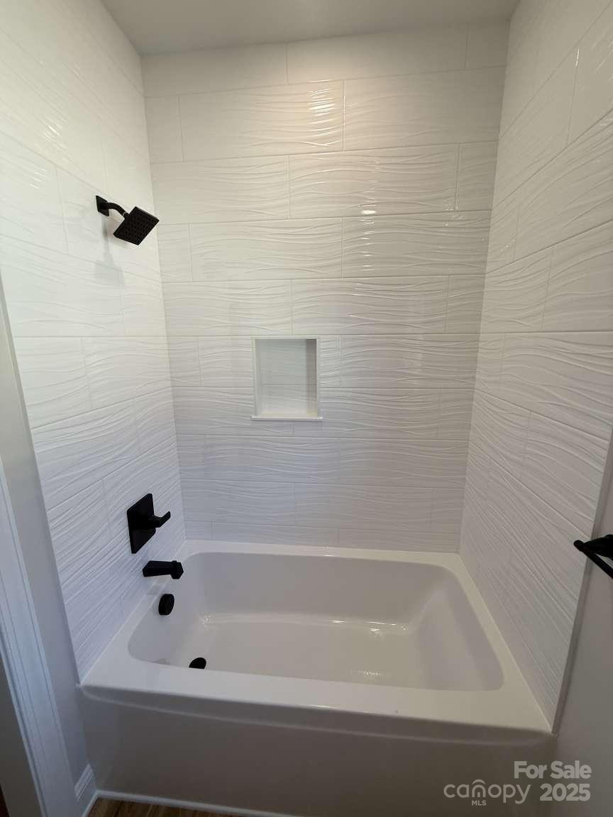 4173 Holly Circle Northeast Conover, NC 28613 - Photo 31 of 40 a bathroom with a bathtub