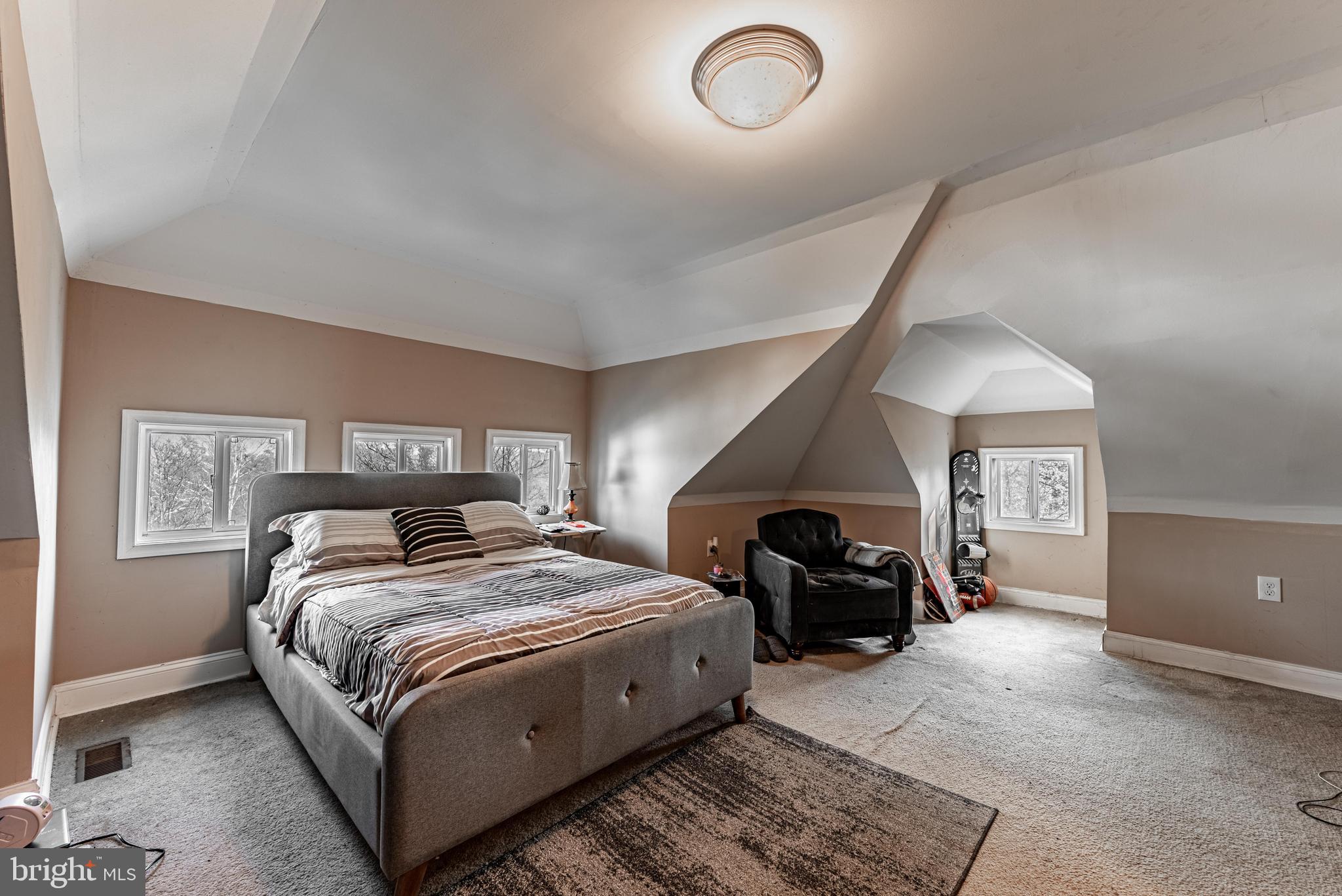 2600 Queen Anne Road Baltimore, MD 21216 - Photo 19 of 28 a bedroom with a bed and a car