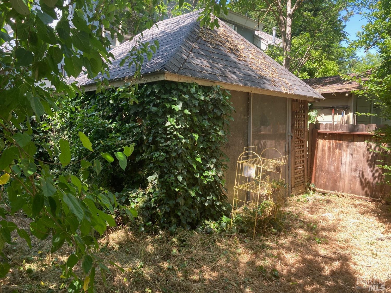 1431 4th Street Calistoga, CA 94515 - Photo 7 of 7 a backyard of a house with lots of green space