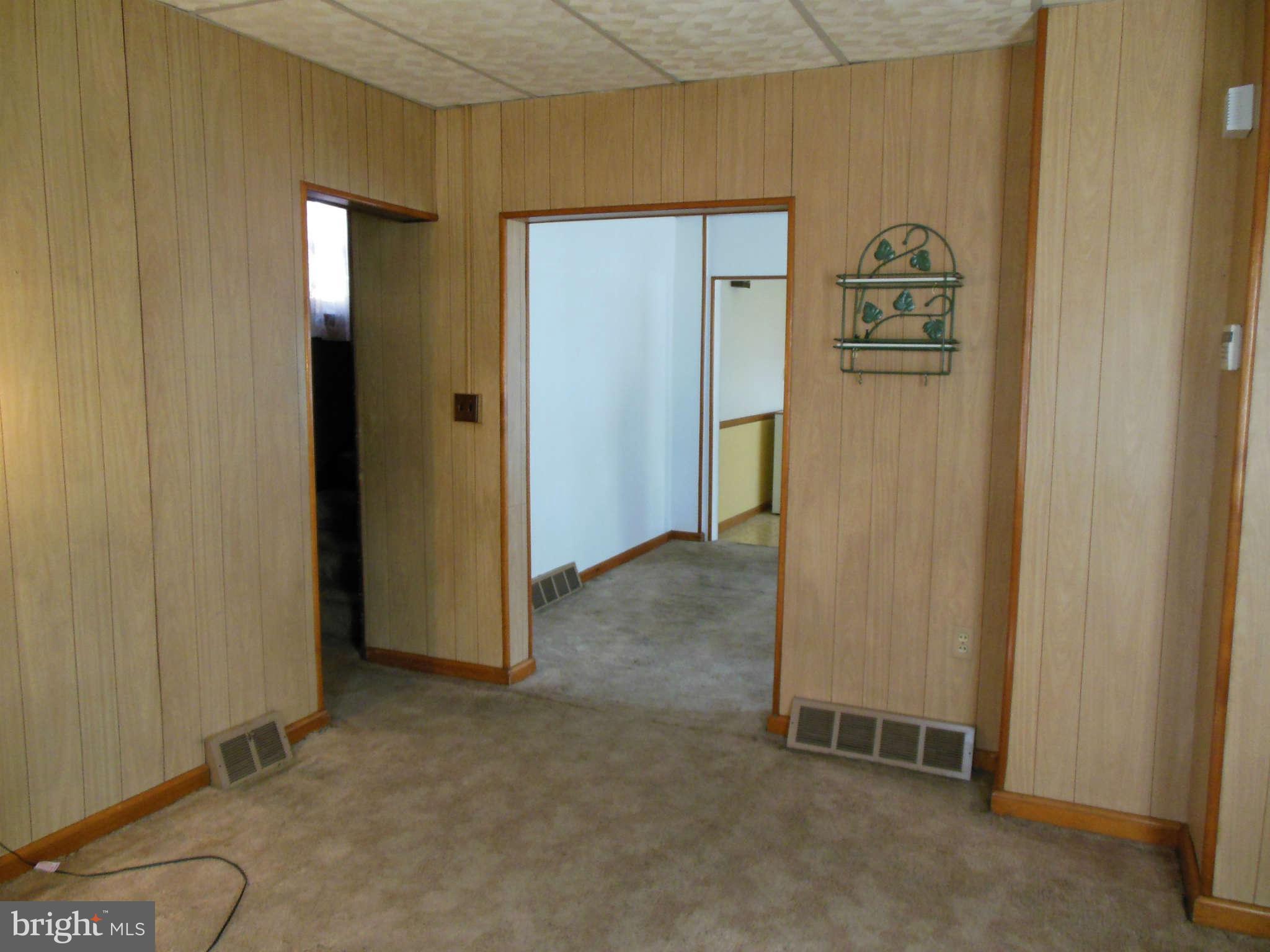 911 Desoto Road Baltimore, MD 21223 - Photo 6 of 16 Living Room
