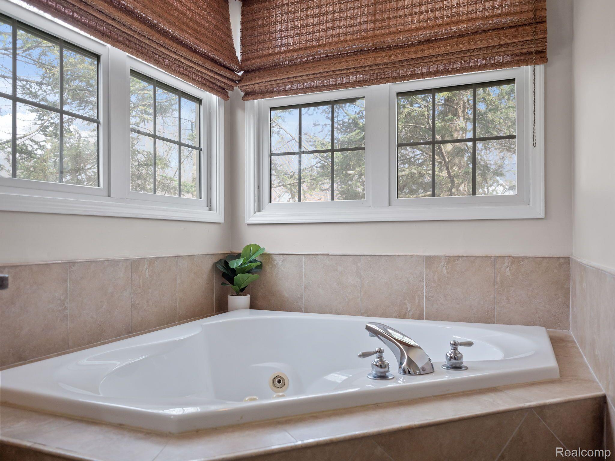 6834 Woodcrest Ridge Clarkston, MI 48346 - Photo 38 of 55 Gallery Image 38