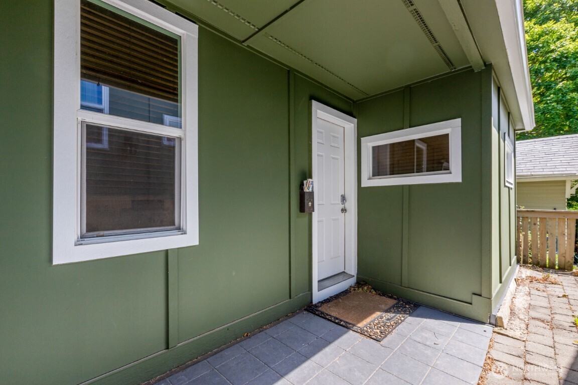418 North 61st Street, Unit ADU Seattle, WA 98103 - Photo 8 of 23