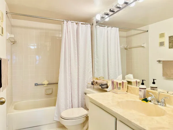 $1,800 | 4725 Lucerne Lakes Boulevard East, Unit 311, Lake Worth, FL 33467