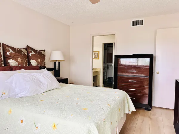 $1,800 | 4725 Lucerne Lakes Boulevard East, Unit 311, Lake Worth, FL 33467