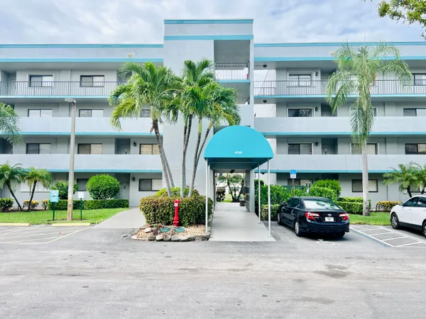 $1,800 | 4725 Lucerne Lakes Boulevard East, Unit 311, Lake Worth, FL 33467