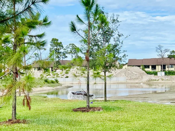 $1,800 | 4725 Lucerne Lakes Boulevard East, Unit 311, Lake Worth, FL 33467