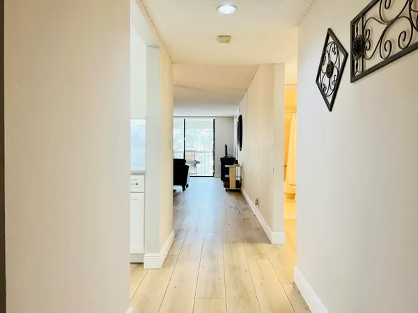 $1,800 | 4725 Lucerne Lakes Boulevard East, Unit 311, Lake Worth, FL 33467