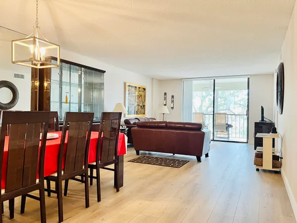 $1,800 | 4725 Lucerne Lakes Boulevard East, Unit 311, Lake Worth, FL 33467