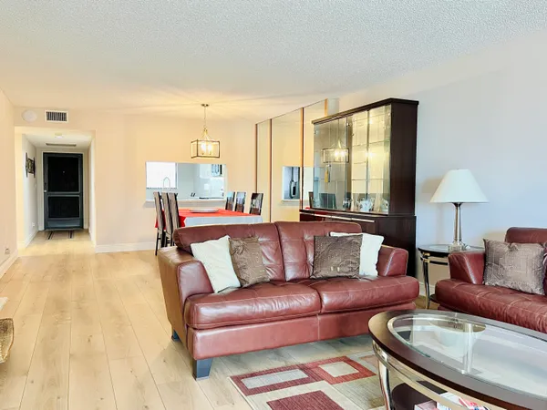 $1,800 | 4725 Lucerne Lakes Boulevard East, Unit 311, Lake Worth, FL 33467