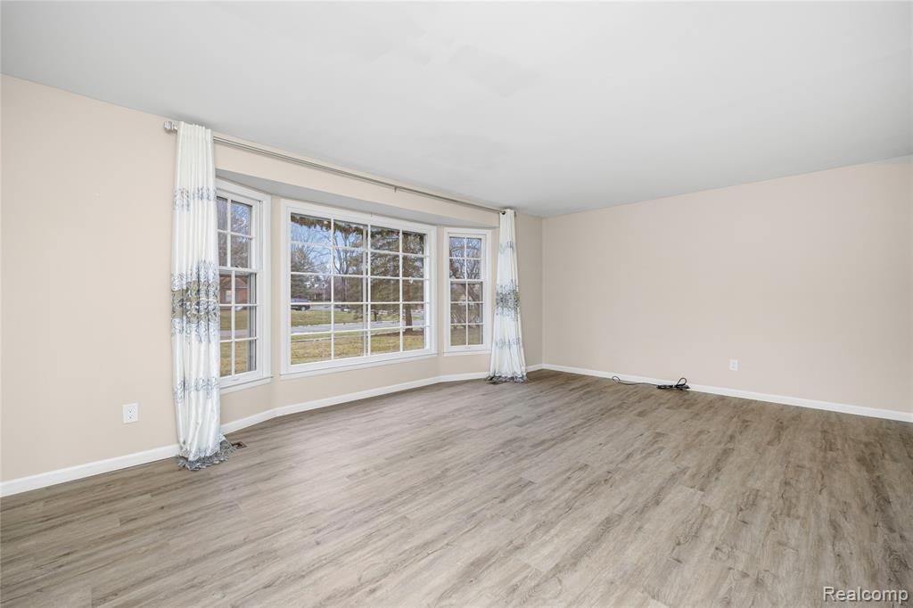 5738 Pebbleshire Road Bloomfield Hills, MI 48301 - Photo 4 of 37