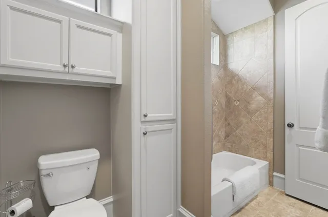 $820,000 | 8110 Hideaway Lake Circle, Spring, TX 77389