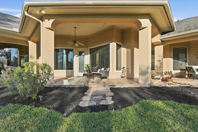 $820,000 | 8110 Hideaway Lake Circle, Spring, TX 77389