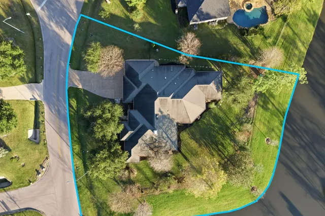 $820,000 | 8110 Hideaway Lake Circle, Spring, TX 77389