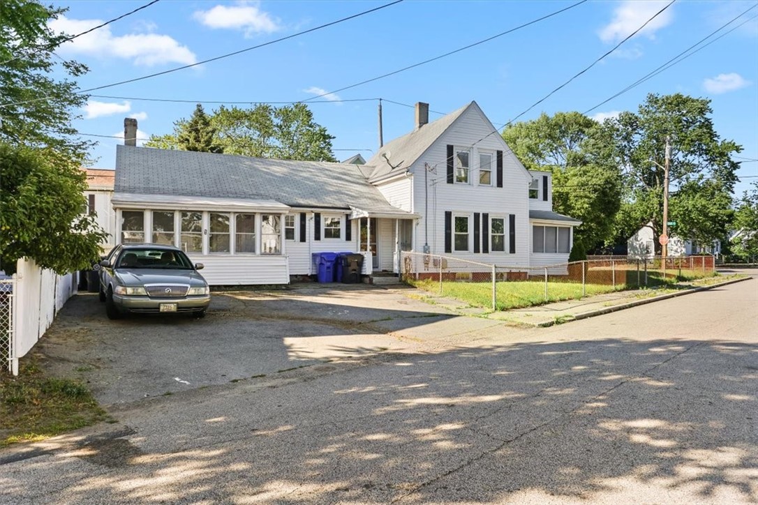 6 Shore Road East Providence, RI 02915 - Photo 3 of 43 Gallery Image 3