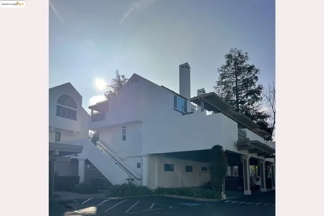 a view of entryway and hall