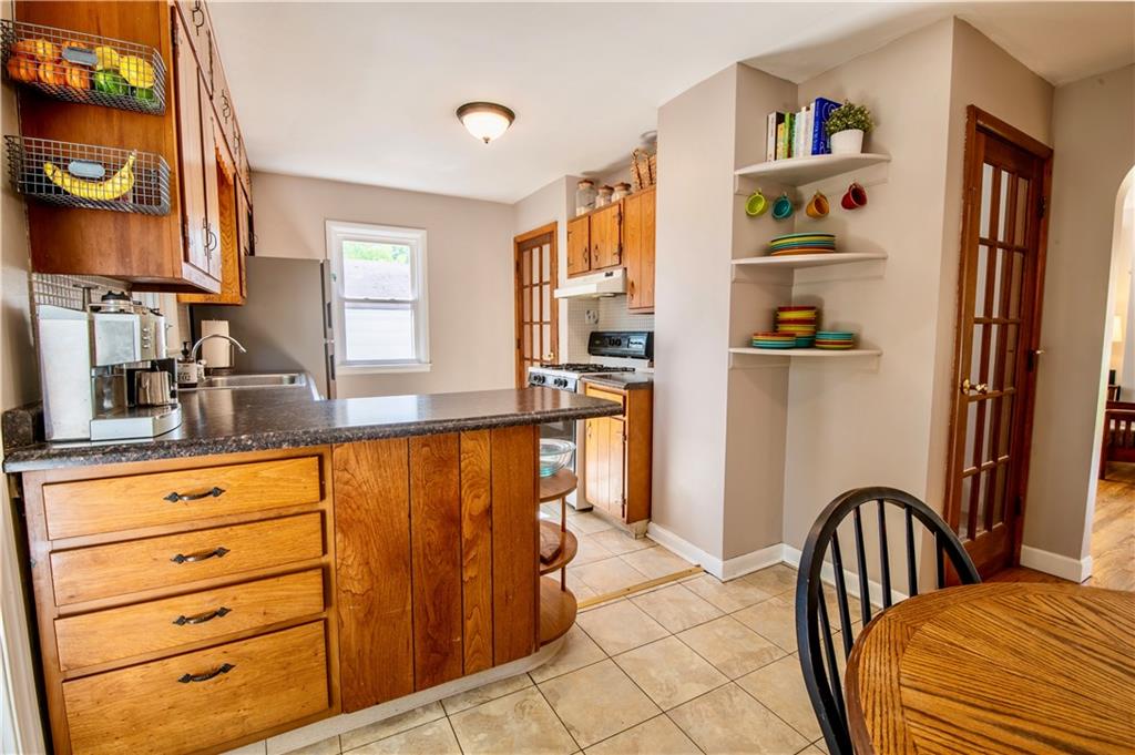 7635 Hayworth Road Indianapolis, IN 46221 - Photo 9 of 20 Gallery Image 9