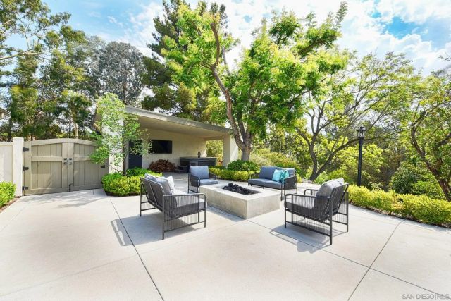 a view of a patio with couches and a table and chairs with garden view