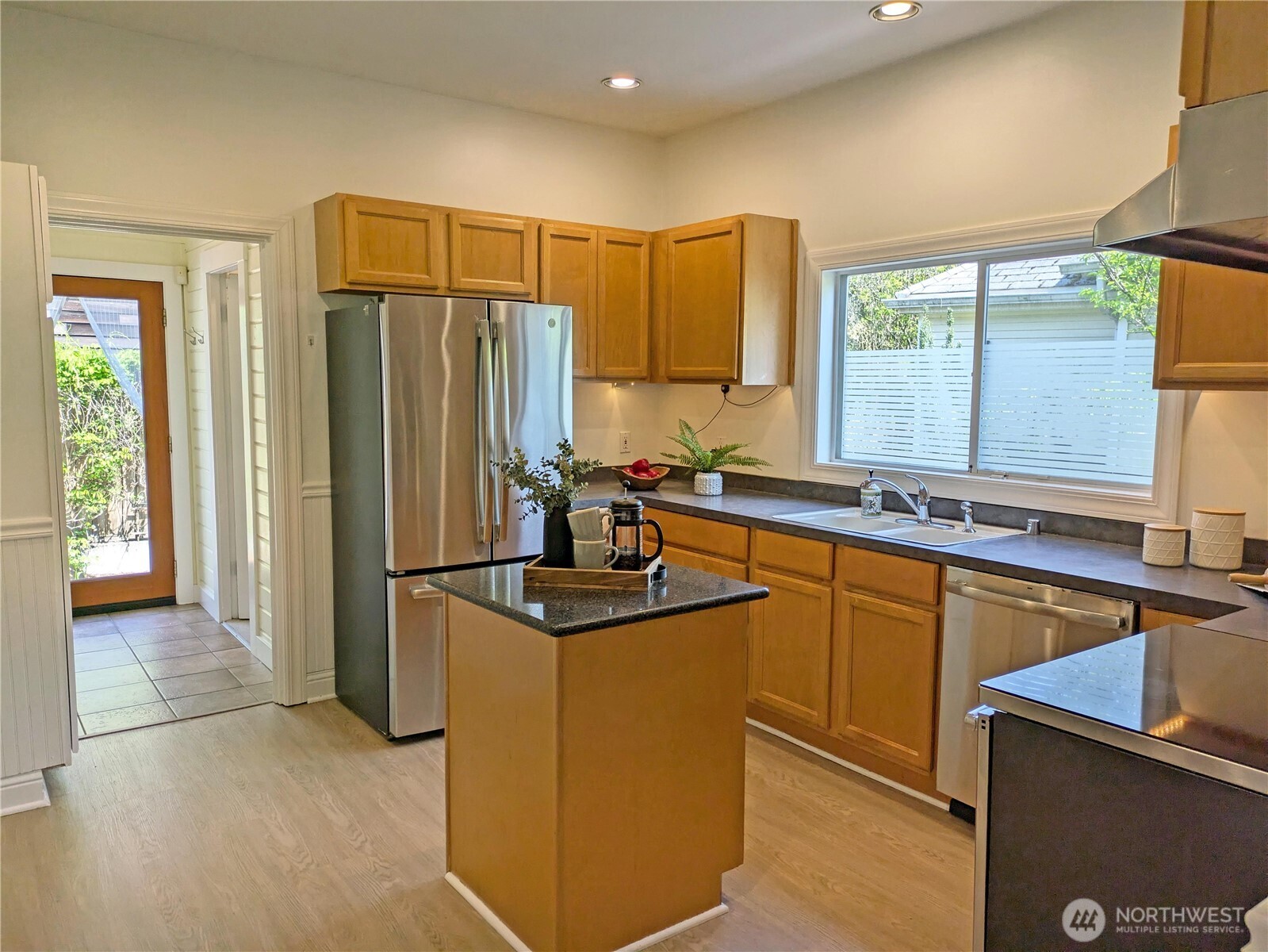 2208 East John Street Seattle, WA 98112 - Photo 16 of 34