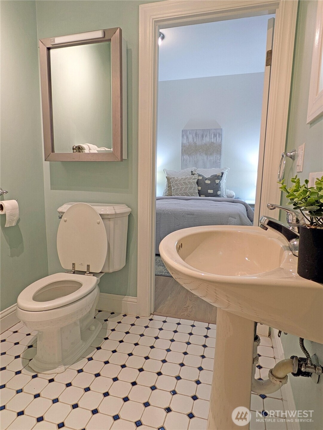 2208 East John Street Seattle, WA 98112 - Photo 23 of 34
