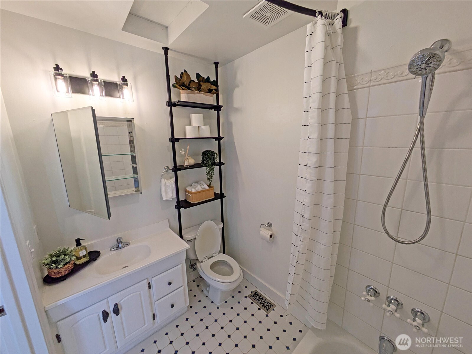 2208 East John Street Seattle, WA 98112 - Photo 27 of 34