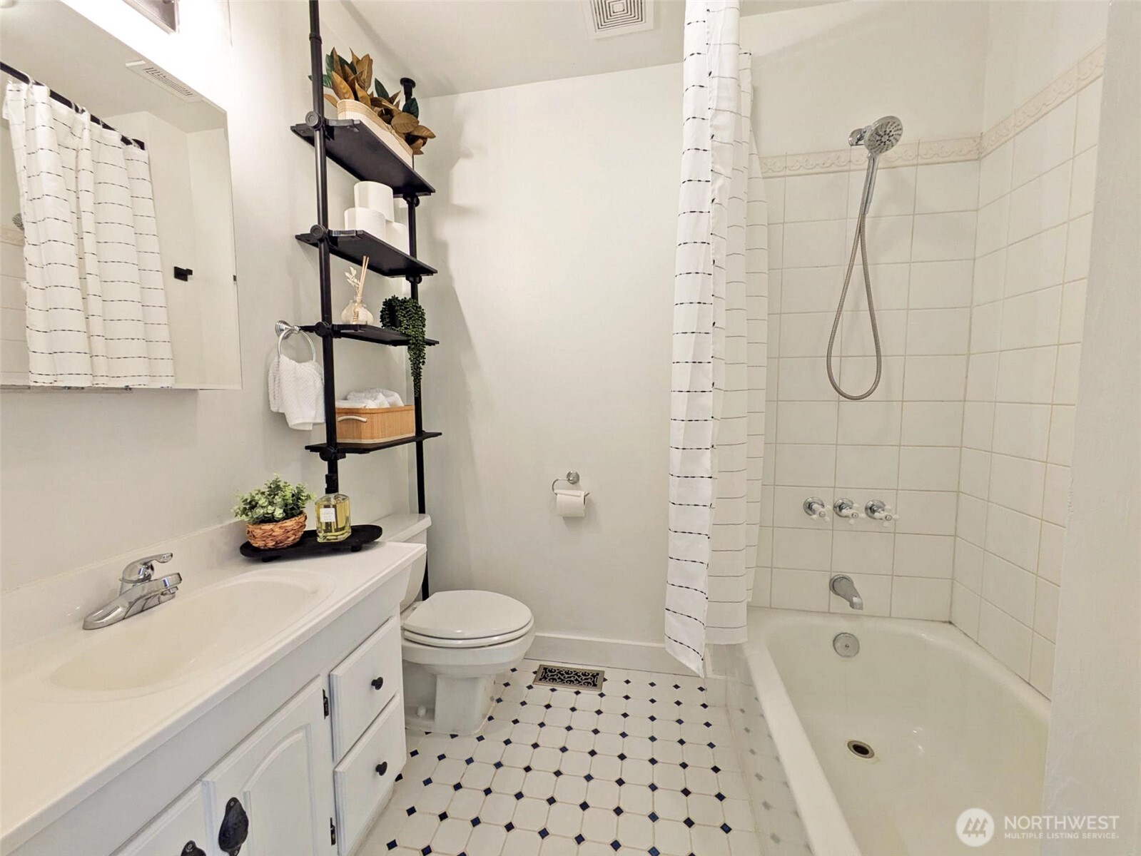 2208 East John Street Seattle, WA 98112 - Photo 28 of 34