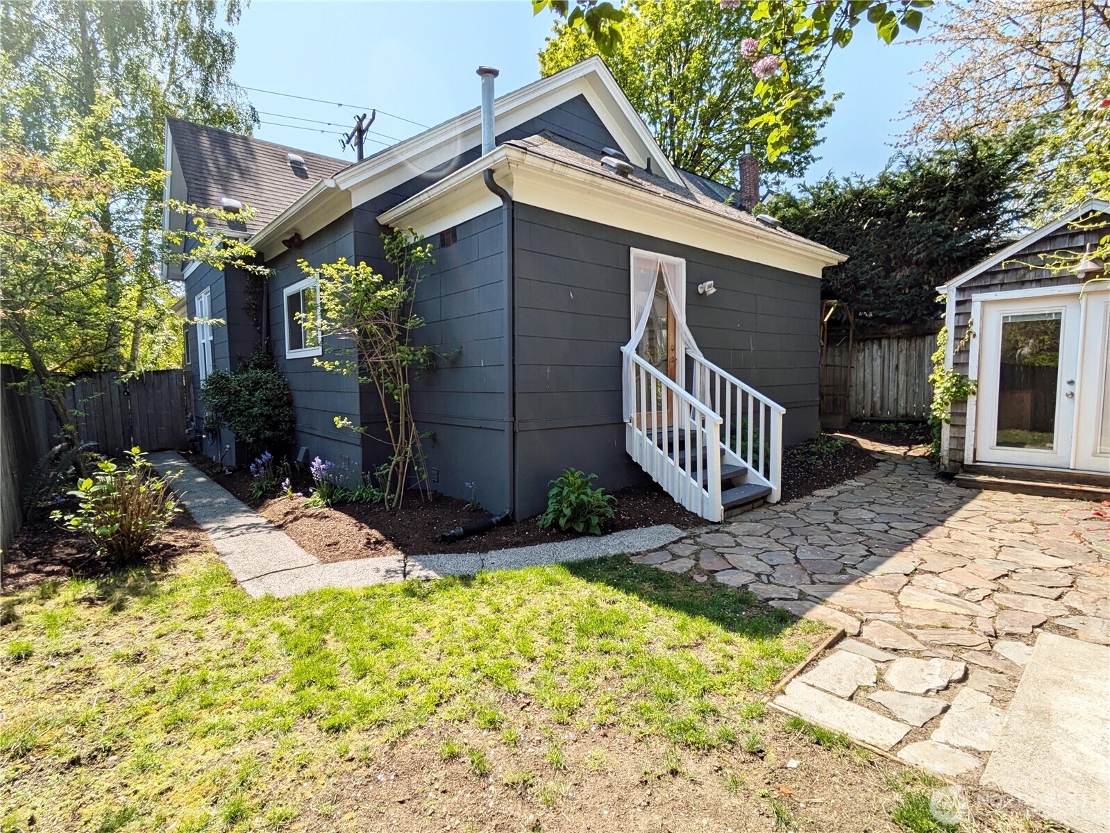 2208 East John Street Seattle, WA 98112 - Photo 31 of 34