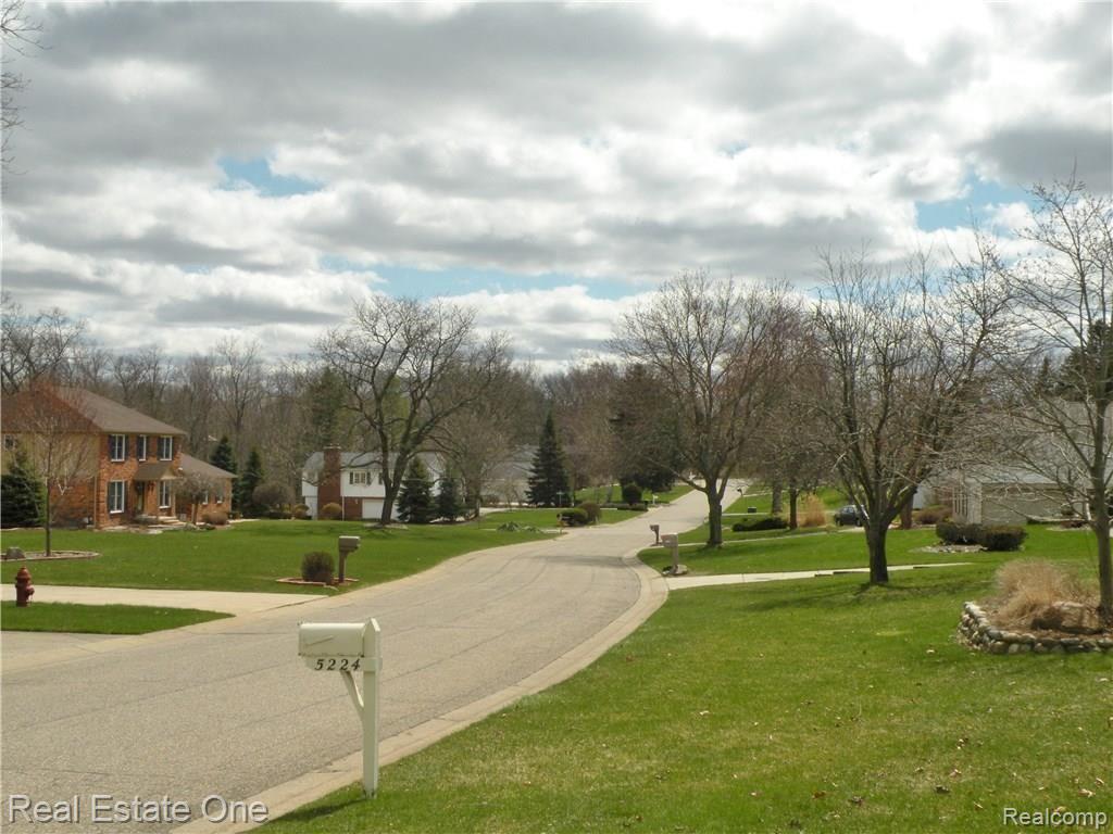 5216 Aintree Road Rochester, MI 48306 - Photo 32 of 42 Neighborhood Street View!
