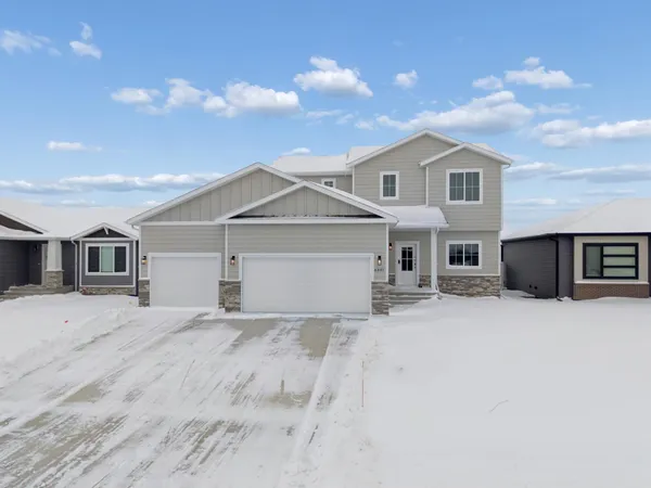 $570,000 | 6891 14th Street South, Fargo, ND 58104