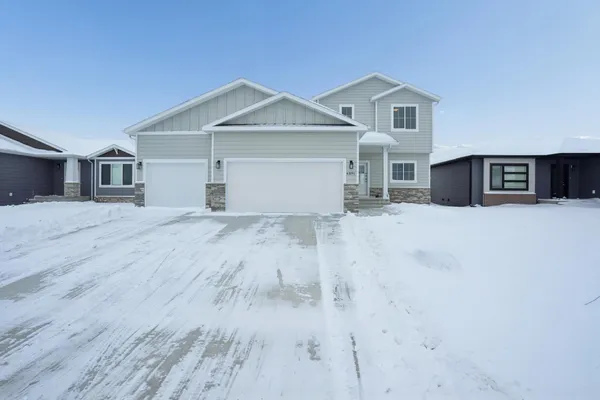$570,000 | 6891 14th Street South, Fargo, ND 58104