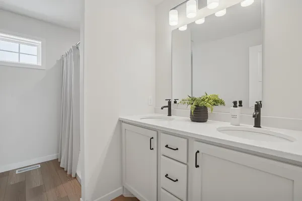 $570,000 | 6891 14th Street South, Fargo, ND 58104