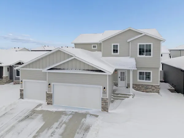 $570,000 | 6891 14th Street South, Fargo, ND 58104