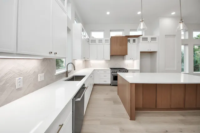 $739,000 | 4819 Austin Street, Unit B, Houston, TX 77004