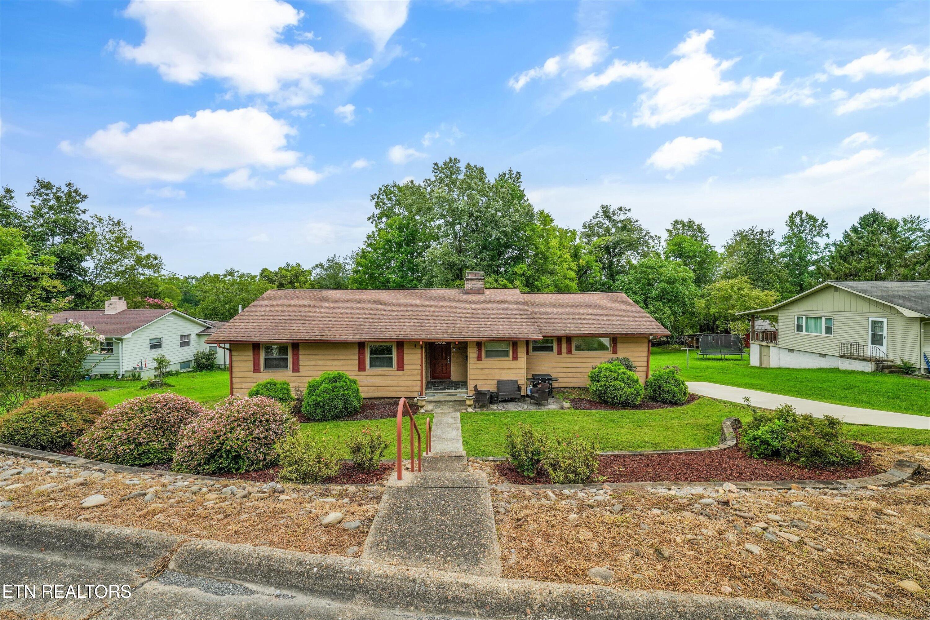 109 Cahill Lane Oak Ridge, TN 37830 - Photo 2 of 38 02-109 Cahill Ln 02