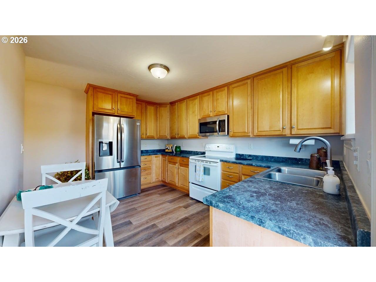 714 Pioneer Road, Unit B4 Brookings, OR 97415 - Photo 11 of 35 Kitchen