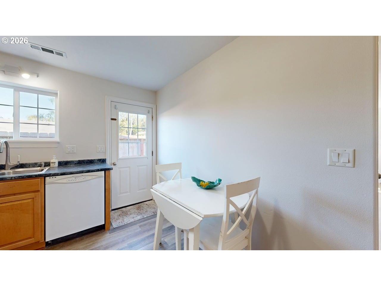 714 Pioneer Road, Unit B4 Brookings, OR 97415 - Photo 12 of 35 Dining Area