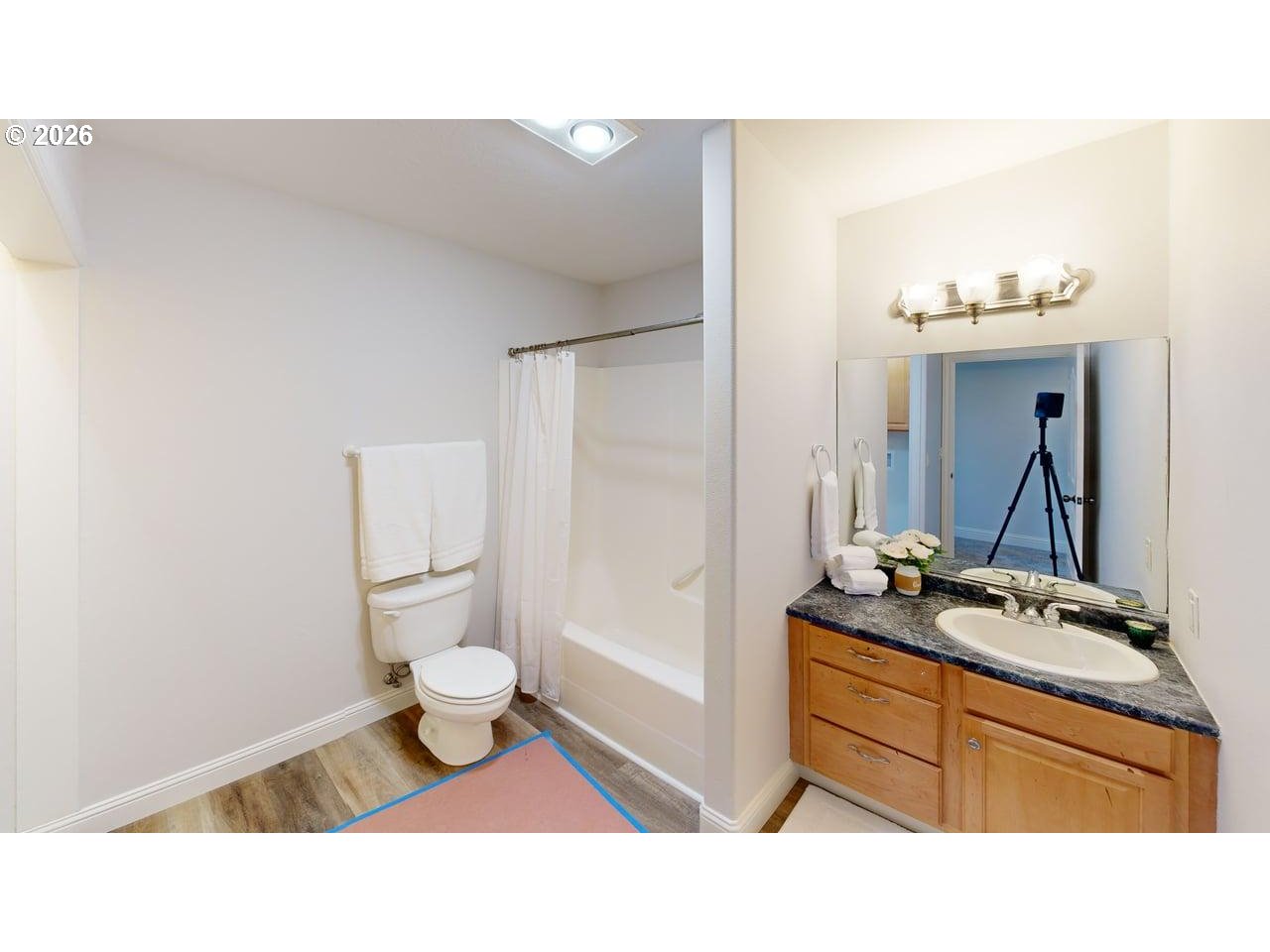 714 Pioneer Road, Unit B4 Brookings, OR 97415 - Photo 24 of 35 Bathroom