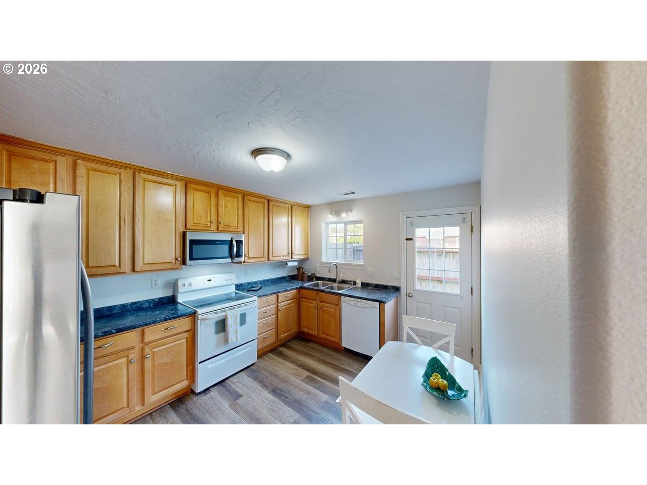 714 Pioneer Road, Unit B4 Brookings, OR 97415 - Photo 8 of 35 Kitchen