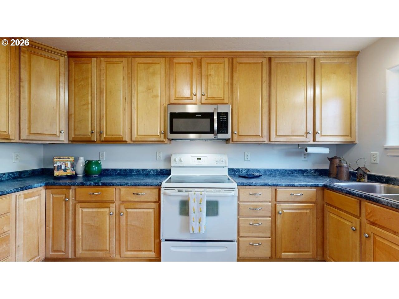 714 Pioneer Road, Unit B4 Brookings, OR 97415 - Photo 10 of 35 Kitchen