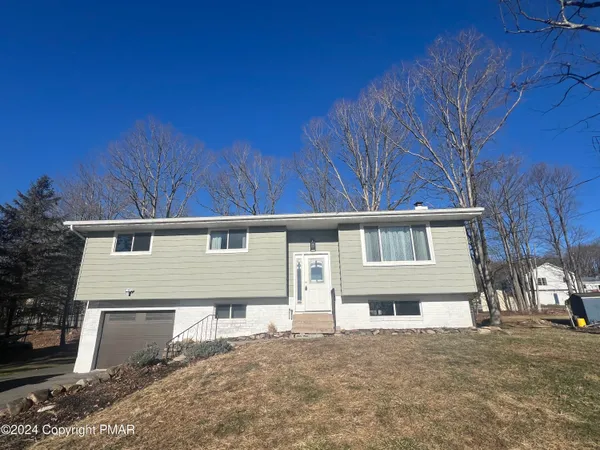 $2,200 | 94 Church Avenue, Mount Pocono, PA 18344