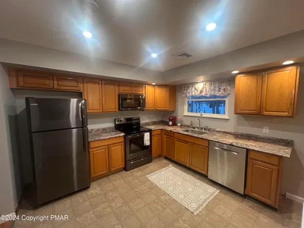 $2,200 | 94 Church Avenue, Mount Pocono, PA 18344