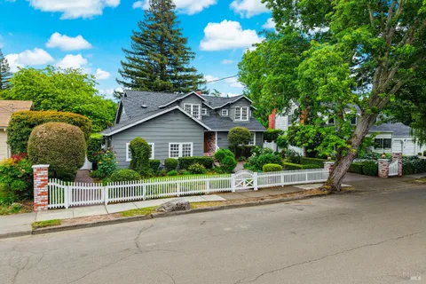 $2,999,999 | 852 2nd Street East, Sonoma, CA 95476