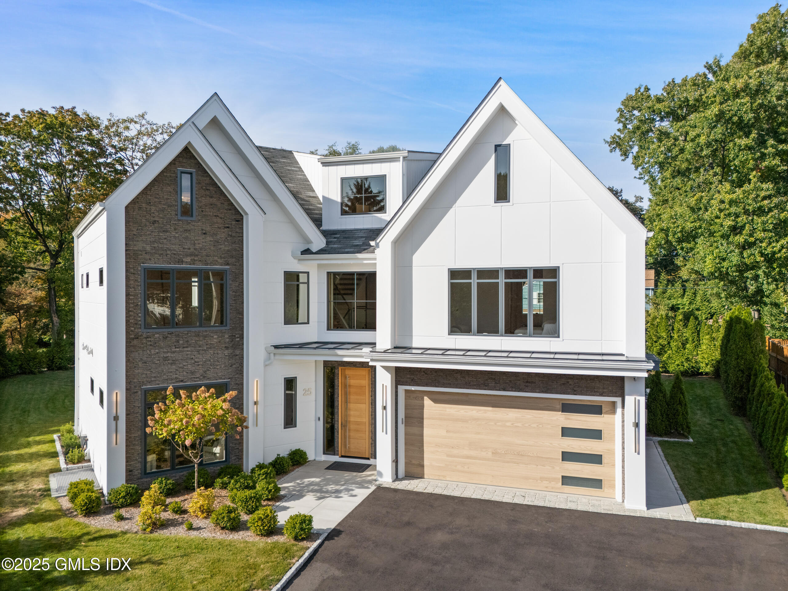 25 Dialstone Lane Riverside, CT 06878 - Photo 1 of 35 Front View