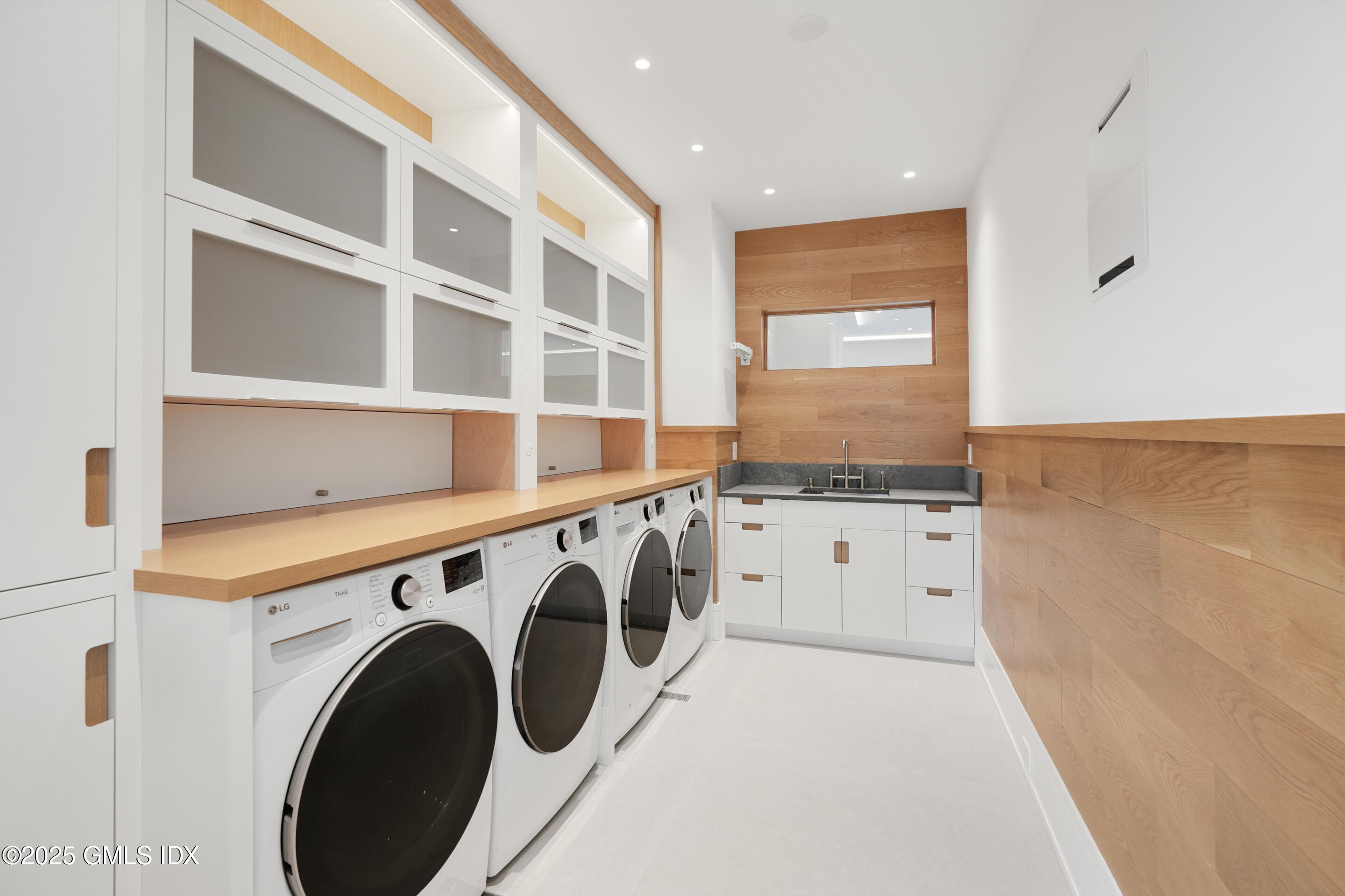 25 Dialstone Lane Riverside, CT 06878 - Photo 24 of 35 Laundry Room