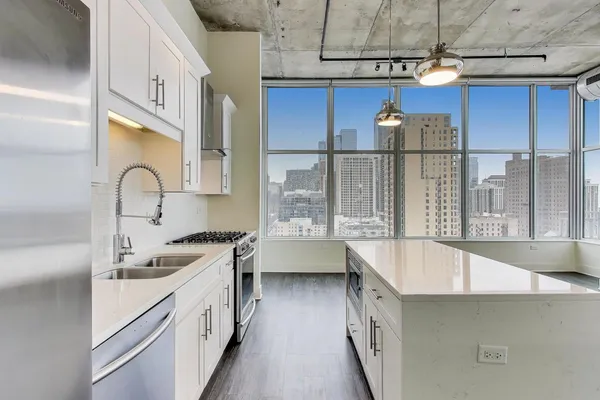 $420,000 | 50 East 16th Street, Unit 1304, Chicago, IL 60616