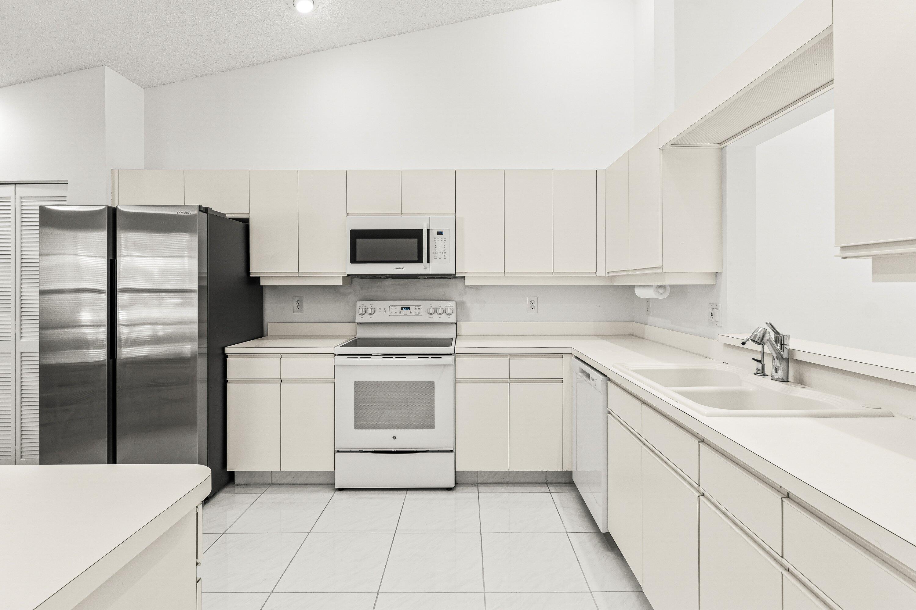 8348 Sunmeadow Lane Boca Raton, FL 33496 - Photo 10 of 42 KITCHEN