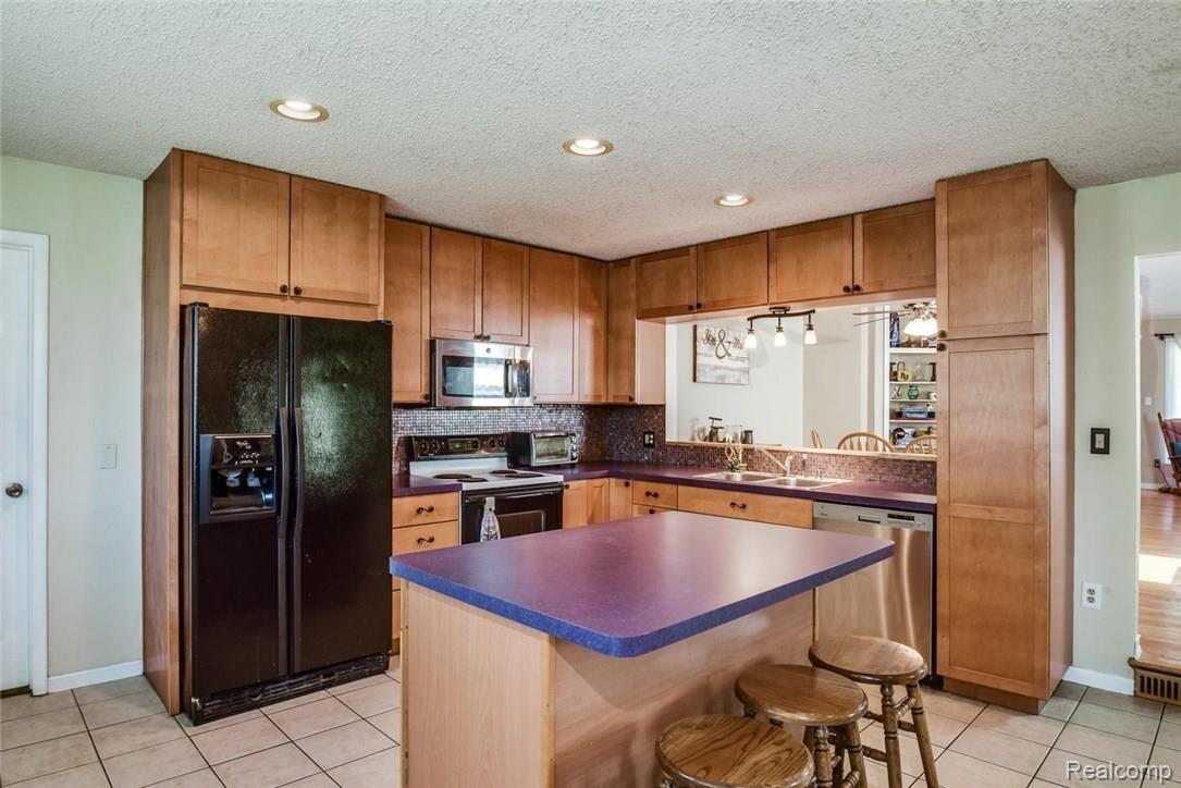 32191 Marblehead Road Farmington, MI 48336 - Photo 13 of 35 32191 Marblehead Rd Farmington-large-011-19-32191 Marblehead Farmington-1499x1000-72dpi.jpg