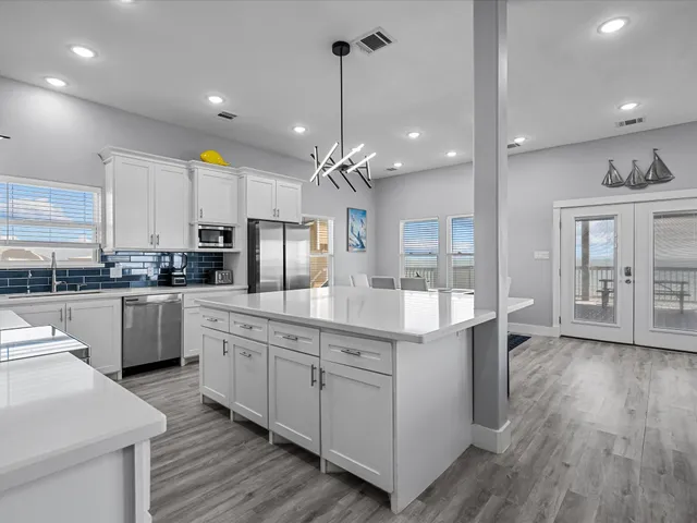 $999,900 | 718 Beach Drive, Surfside Beach, TX 77541