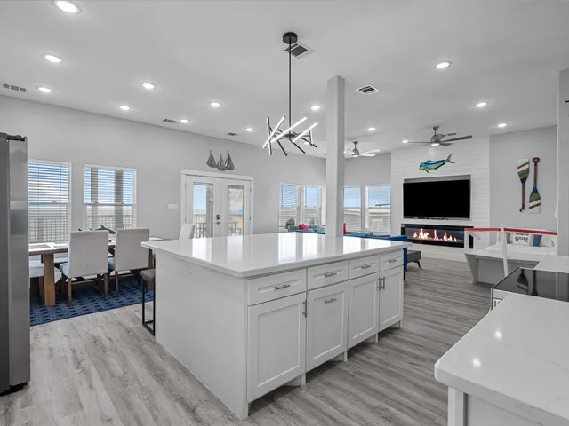 $999,900 | 718 Beach Drive, Surfside Beach, TX 77541